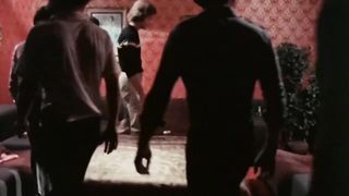 Винтажный порно фильм о проститутках, стриптизершах и гонщиках