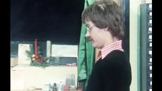 Немецкая классика порно «Рожденный возбужденным» (Born Erect 1976)