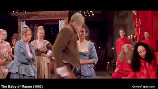Джулия Ормонд занимается сексом с принцем в конюшне в фильме «Дитя Макона»
