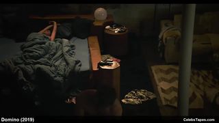 Голая Хелена Кайттани в постели после секса в боевике «Домино»