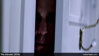 Миган Гуд в красивом белье в триллере «Незваный гость»