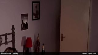 Полуголая Зои Гриседейл в эротической сцене из фильма «Бладшот»