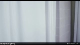 Обнаженные Да Ли и Джейден Томпсон в душе в сцене из фильма «Адская Белль»