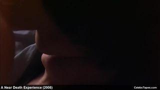 Эми Акер в красивом черном белье в сцене из фильма «Голоса»