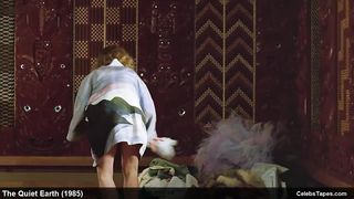 Голая Элисон Рутледж в постельной сцене из драмы «Тихая земля»