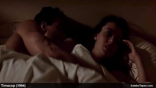 Миа Сара и Лора Мердок светят кисками в секс сценах из фильма «Патруль времени»