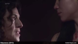 Романтические сцены секса с Капуцин Делаби, Катериной Мурино и Кариной Теста в сериале «Одиссей»