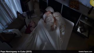 Голые Джоэли Ричардсон и Минка Келли в секс сценах из фильма «Папа»