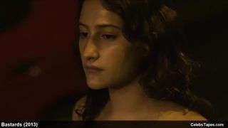 Молодая Лола Кретон трахается со зрелым мужиком в фильме «Славные ублюдки»
