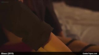 Голые Тирра Дент, Лесли Браунли и Синнамон Шрайнерт в триллере «Стекло»