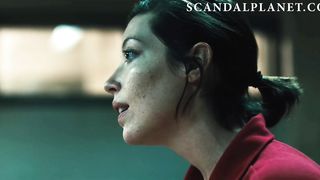 Голая Гайте Янсен спасена от жесткой ебли в тюремной душевой в сериале «Джетт»