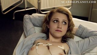 Голая грудь Аннали Эшфорд в сцене с доктором из сериала «Мастер секса»