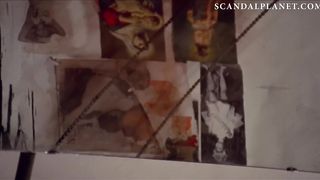 Пупи Бокар засветила большими сиськами в сцене из «Последнего фильма»