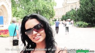 Туристка заработала денег на ебле с пикапером в парке Будапешта